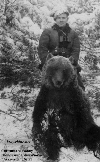 51. Невідомий з ведмедем. 51. Невідомий з ведмедем.